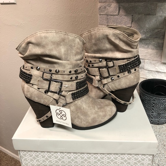 Daisy Fuentes studded boots - Picture 1 of 16